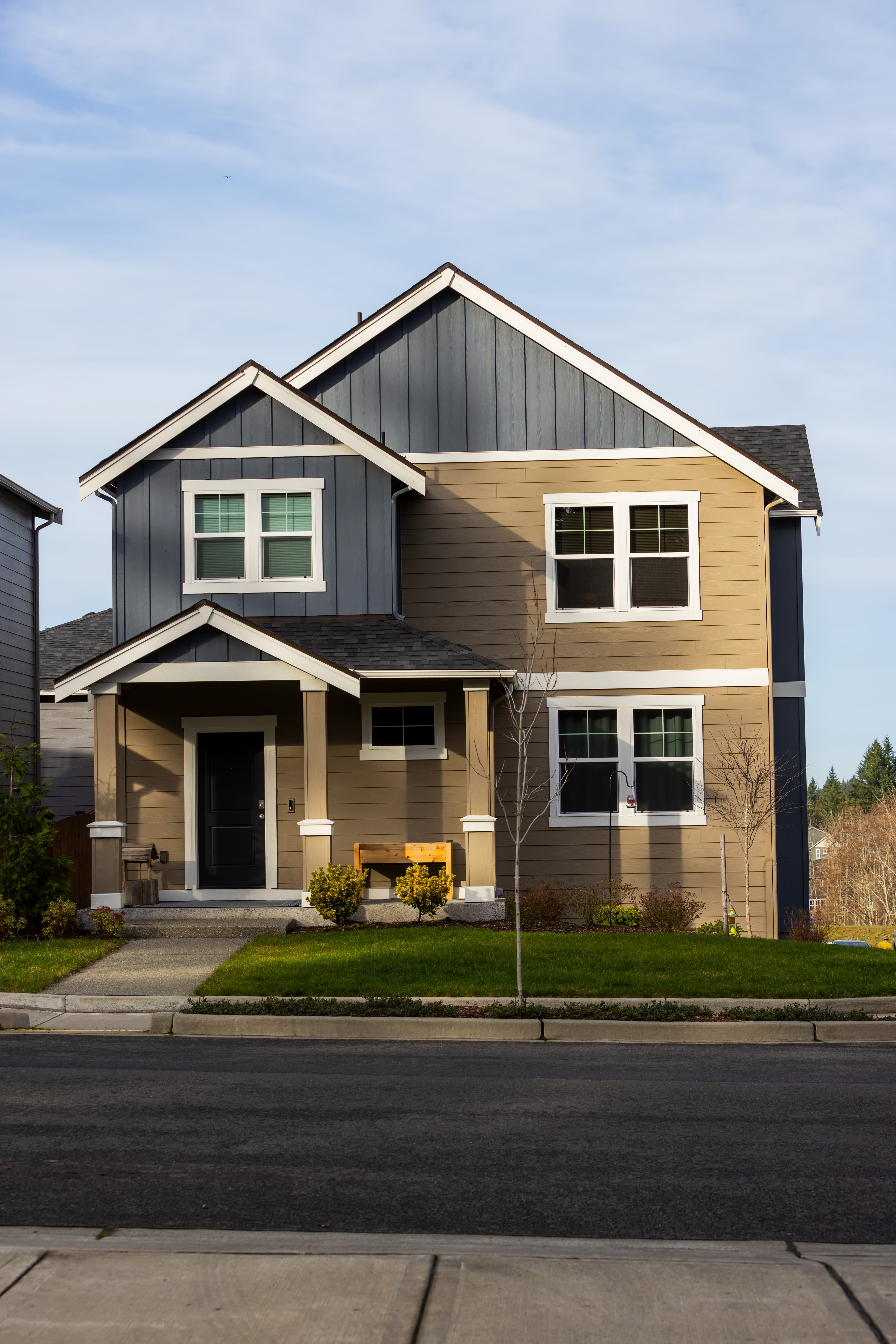 D.R. Horton home featuring Hardie® lap siding and board & batten