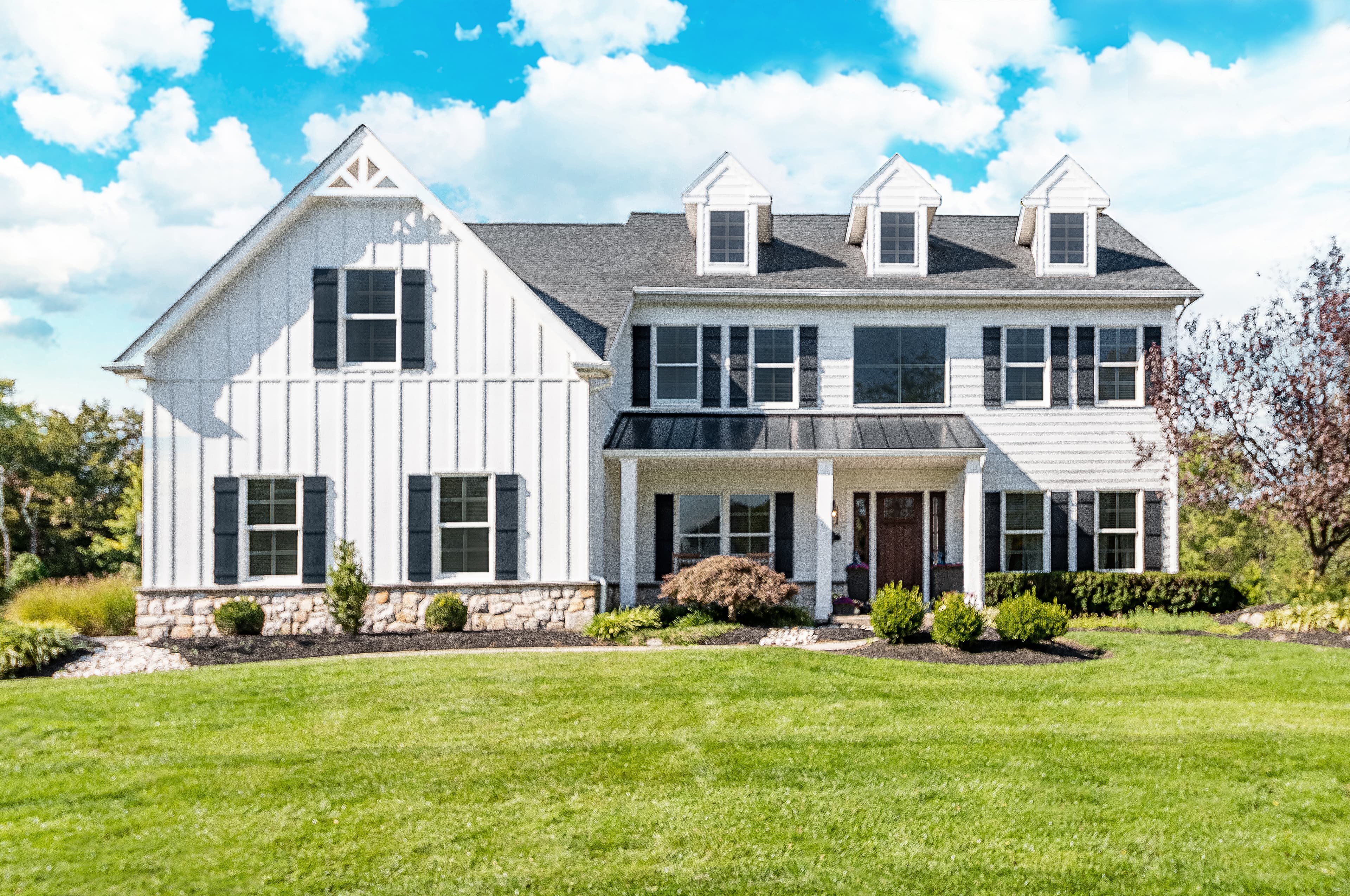 House Style Guide: Modern colonial house clad with Hardie Rustic Board and Battens in Arctic White House Style Guide: Modern colonial house clad with Hardie Rustic Board and Battens in Arctic White